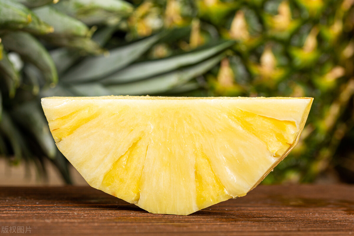 Do pineapples need to be soaked in salt water? iMedia