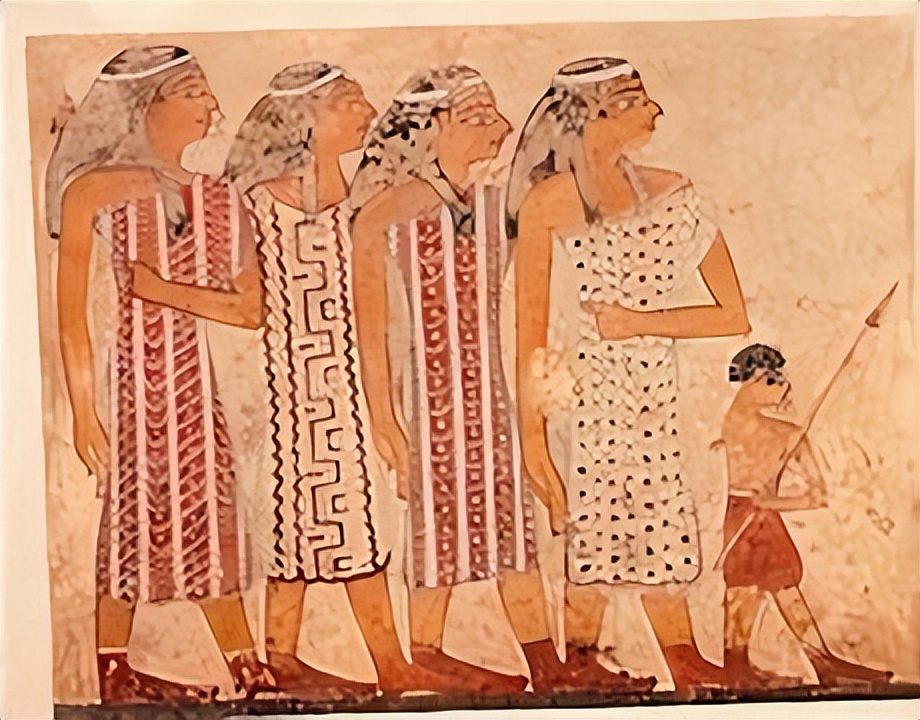 In the historical changes of ancient Egyptian clothing, what