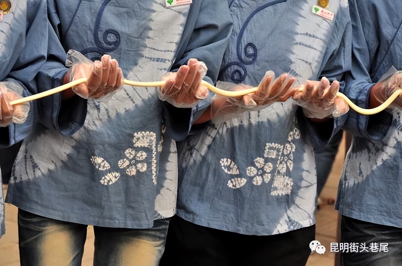 3.5 tons of the world's first leg, the world's longest rice noodles!7