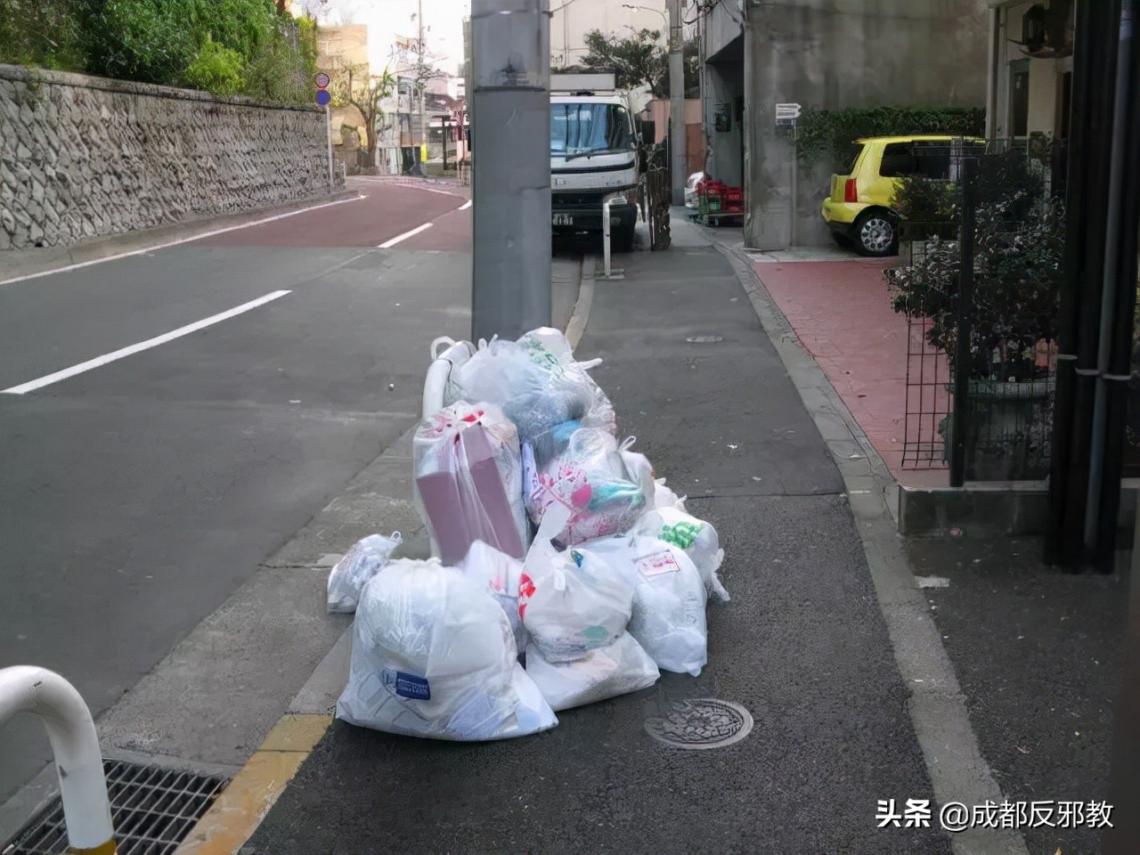 No trash cans on the streets of Japan may be related to the terrorist