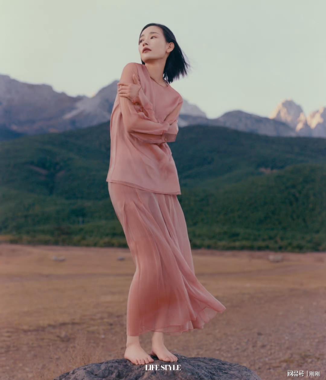 Liu Yase wears underwear backwards iMedia