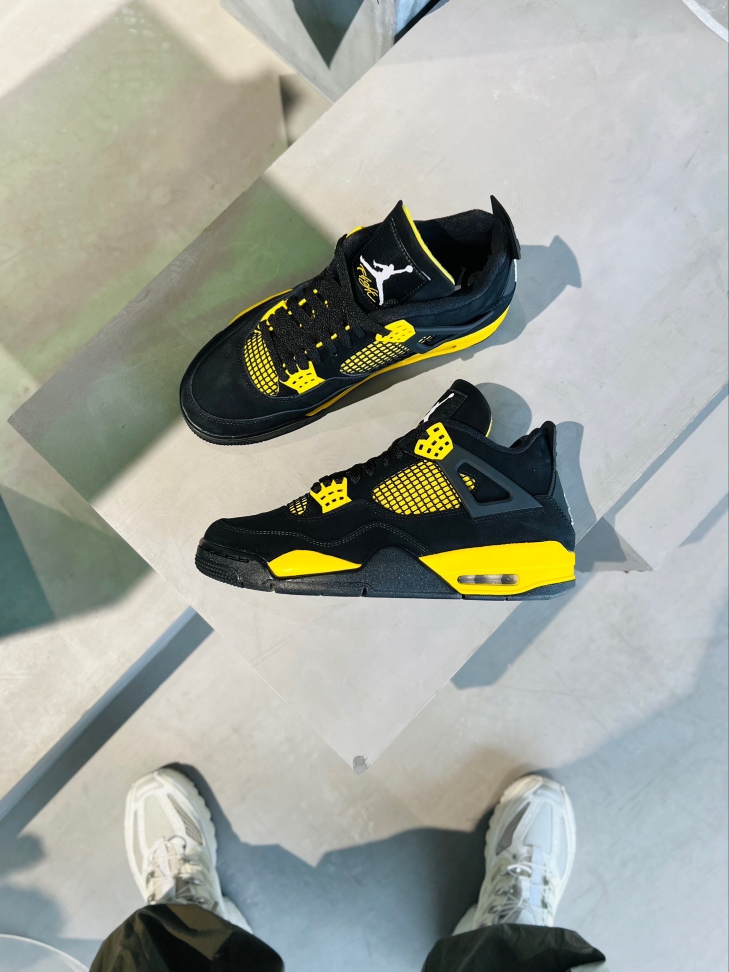 Air Jordan 4 Black Yellow Thunder Inews