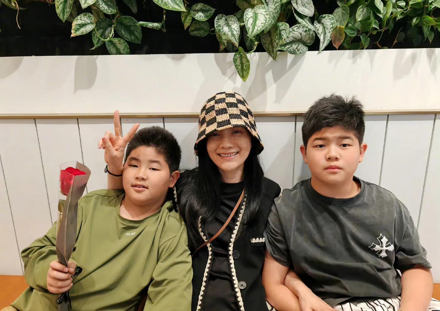 Sha Yi posted family photos on 520 to share sweetness, 12-year-old Anji ...