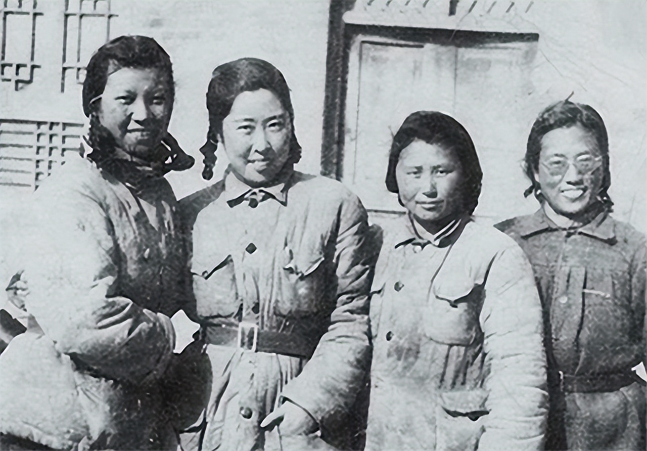 The precious photo of Li Kenong and Wang Guangmei in 1946. Wang ...