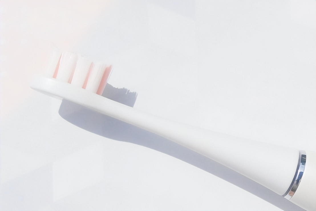 What are the dangers of using an electric toothbrush? Beware of three