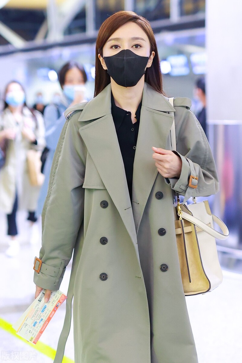 Qin Lan's new appearance in the airport's long windbreaker comes out of ...