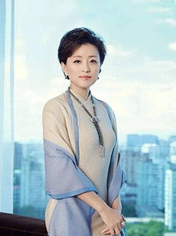Yang Lan rarely shows affection! She had a love-hate relationship with ...
