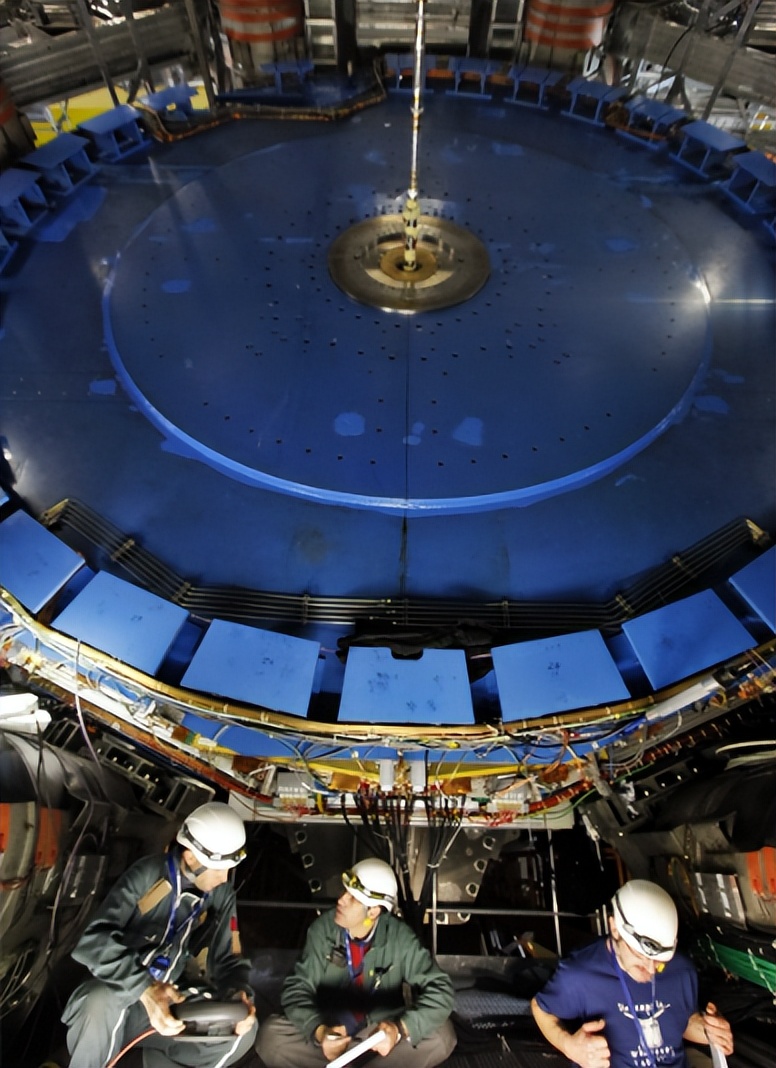 Physics feat: Can the Large Hadron Collider create a black hole while ...