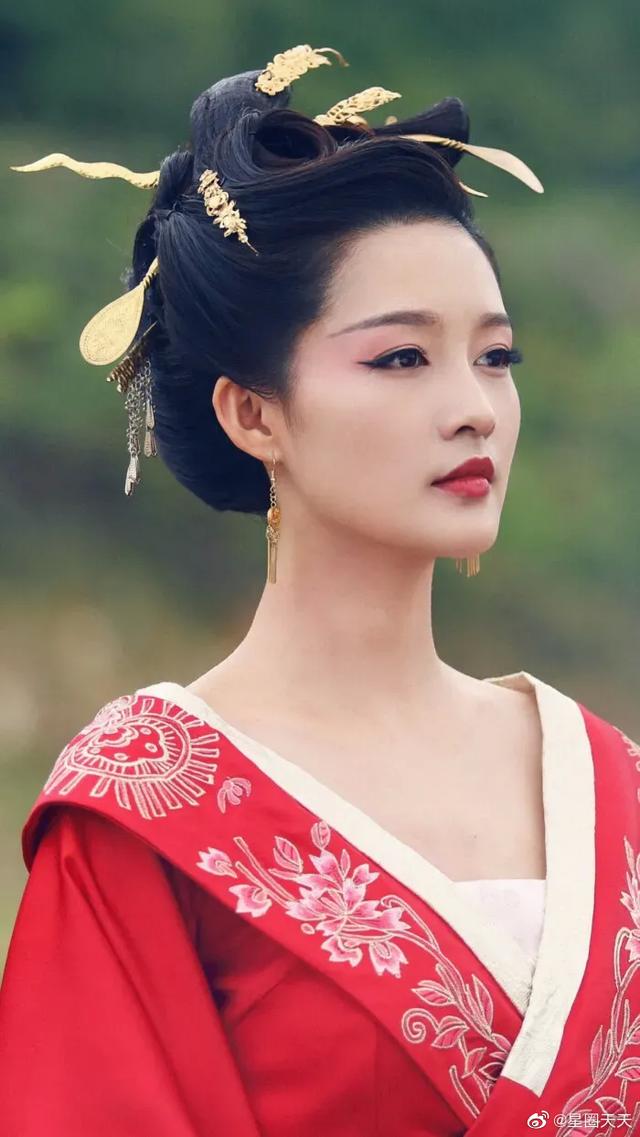 Li Chun Er Speaking of red clothes, I think of Chun'er played by Li Qin, one of ...