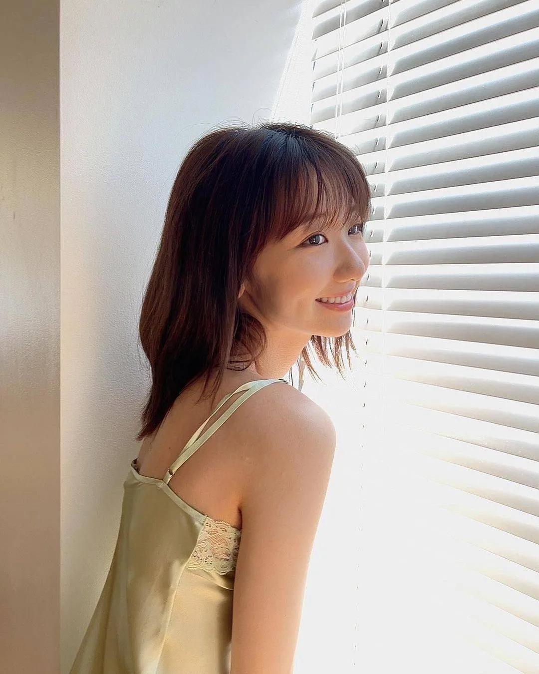 Yuki Kashiwagi Updates Her Instagram Dynamic Takes Beautiful Photos Of Home Pajamas And Shows