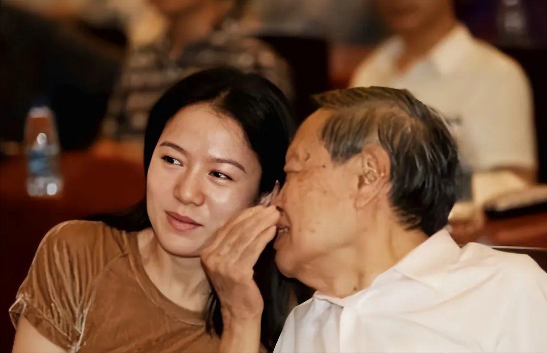 Although Yang Zhenning is old, he is surprisingly tough! Weng Fan