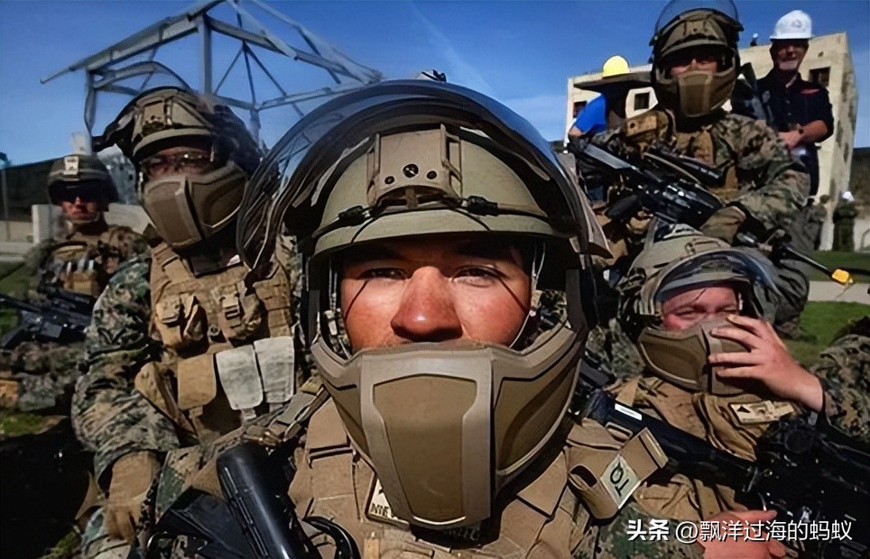 Soldier Things What do American soldiers wear? Can you believe they use these things ...