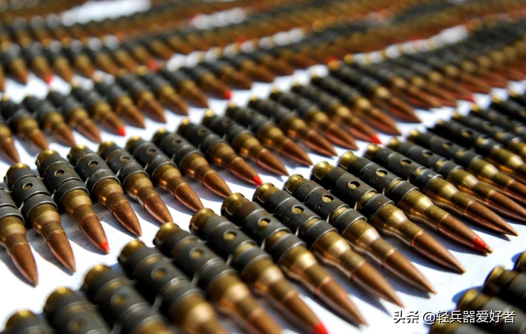 How much ammunition does a Western machine gunner carry on a real