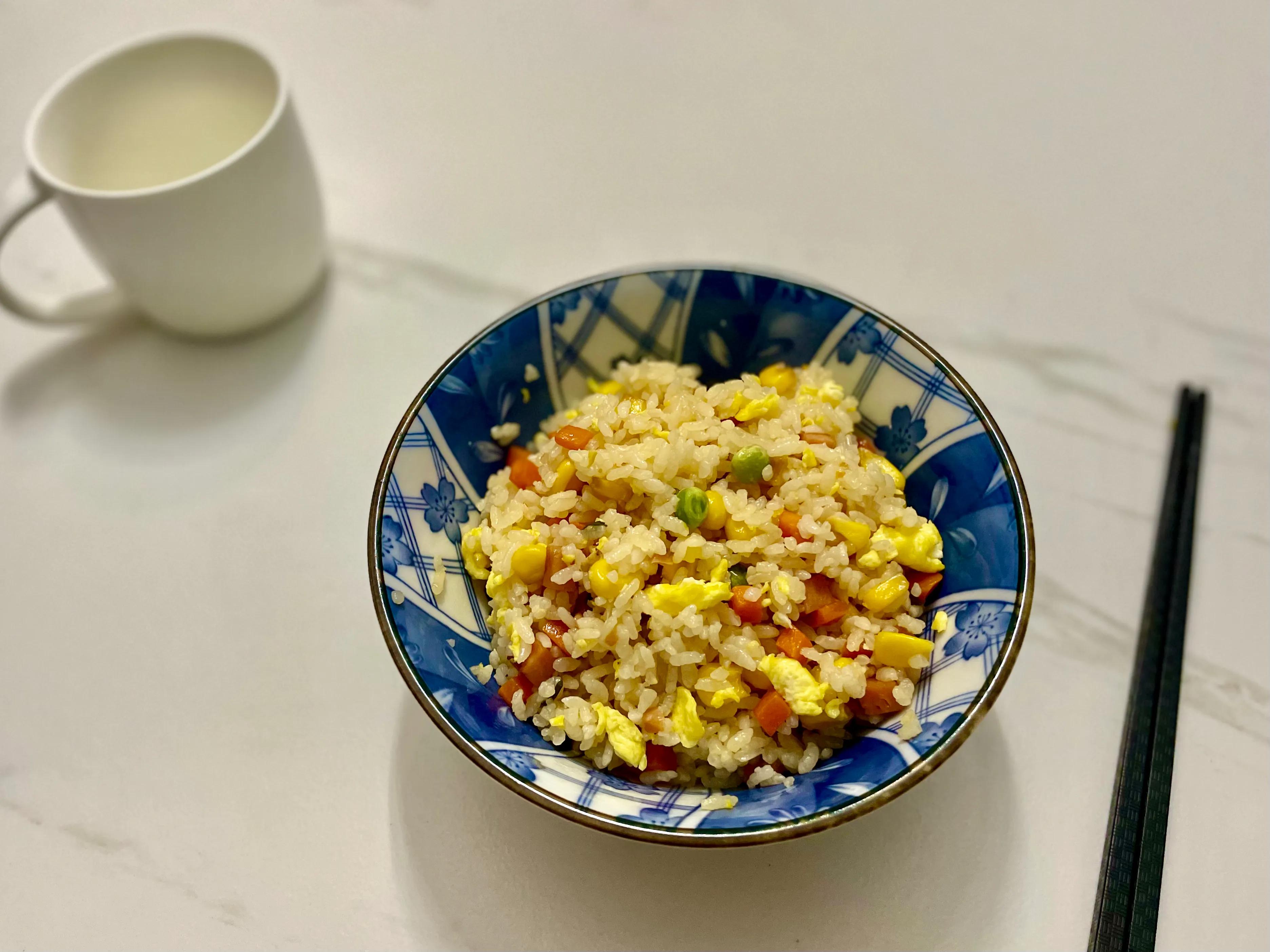 Freshly cooked rice can also be made into fried rice grains clearly