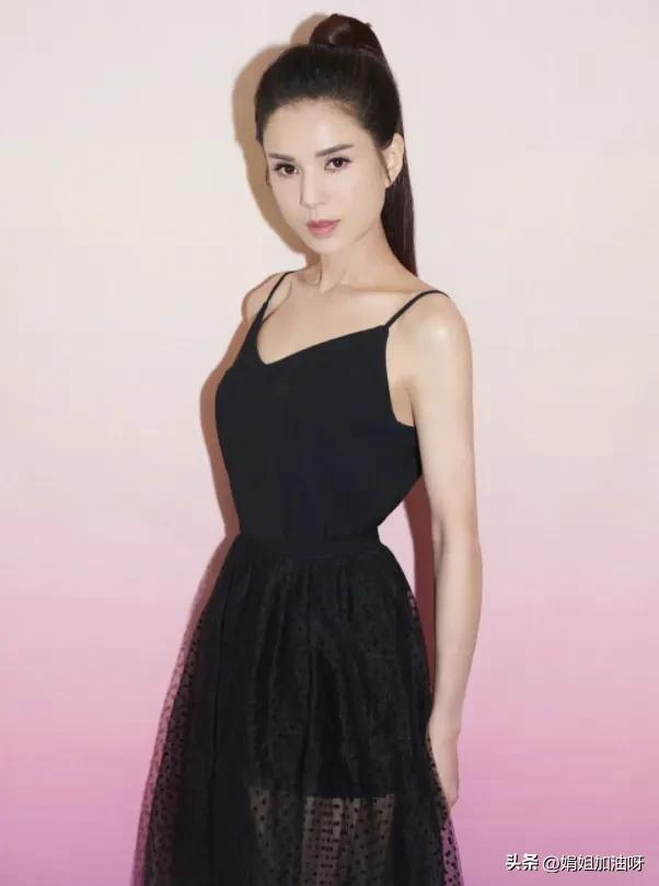 Share pictures, the goddess of temperament Li Ruotong - iNEWS