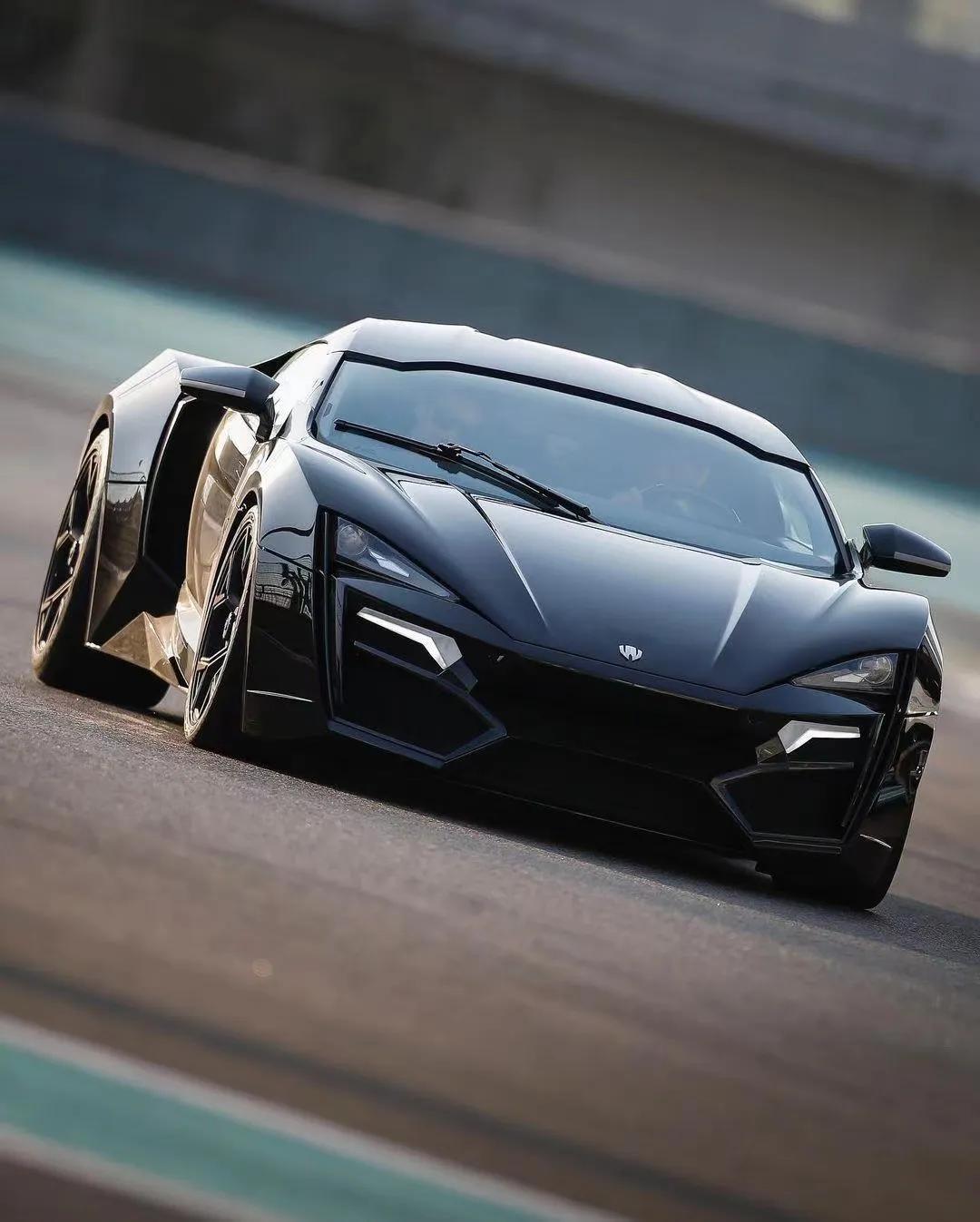 The world's limited Lycan sports car, like a beast out of the cage - iNEWS