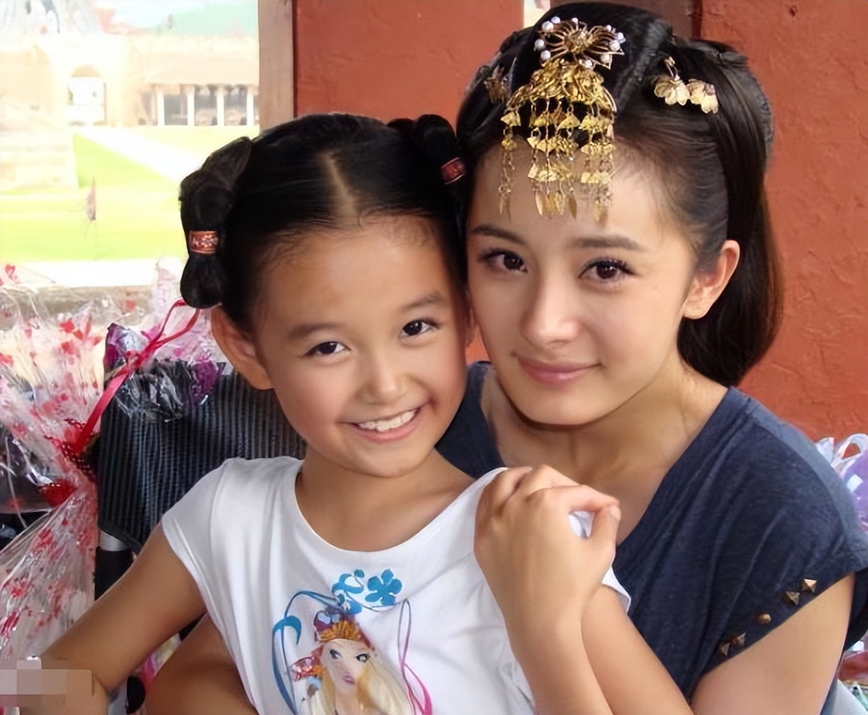 Jiang Yiyi's graduation photo of Chinese opera, with a sweet and ...