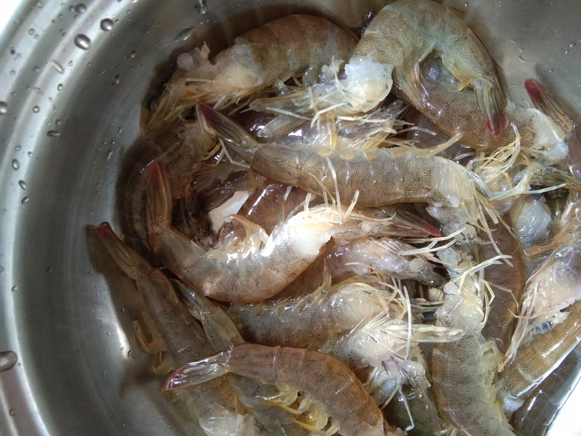 This kind of grass shrimp costs 35 yuan a pound, plus a handful of