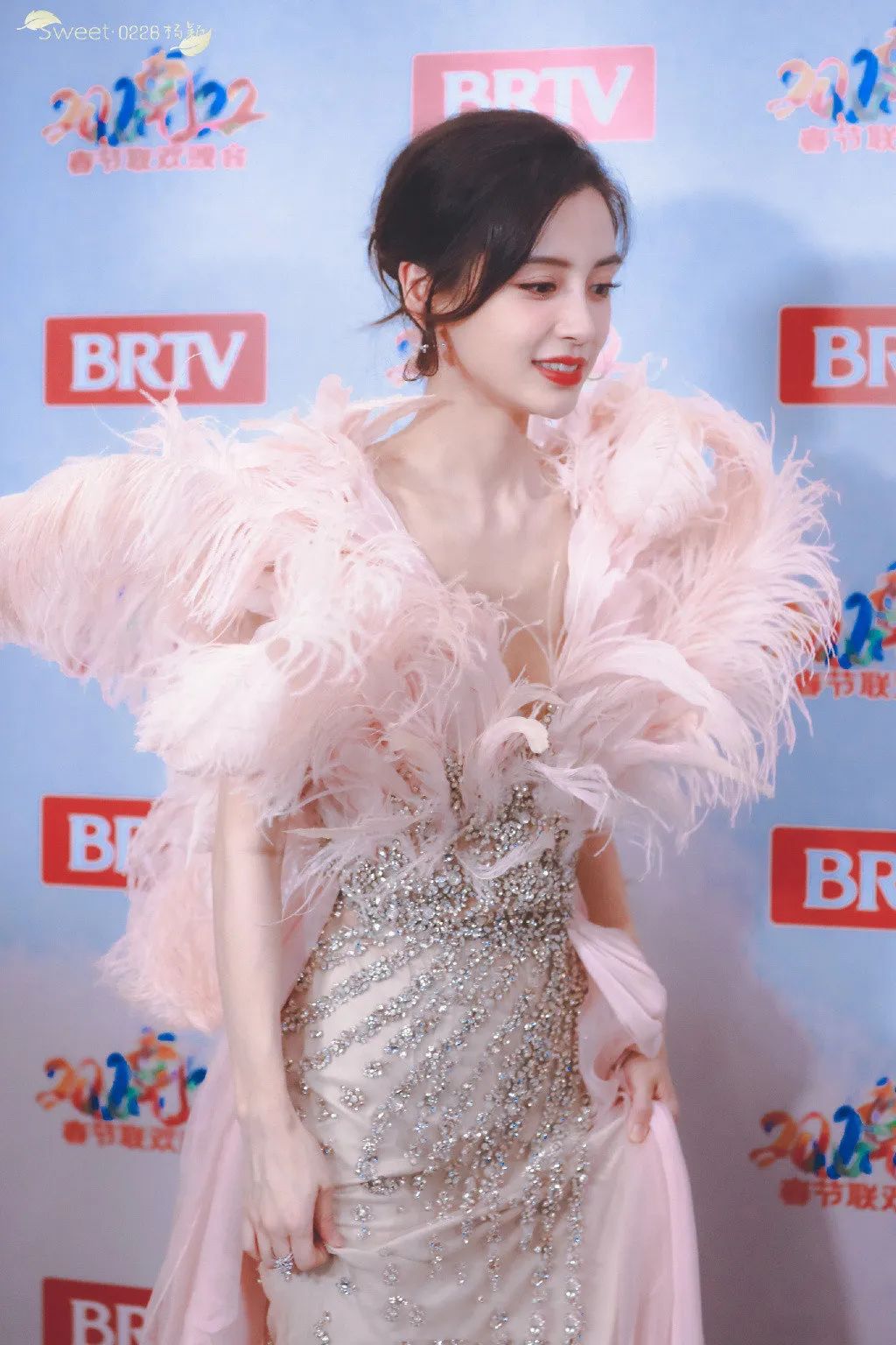 Angelababy pink dress, noble and charming - iNEWS