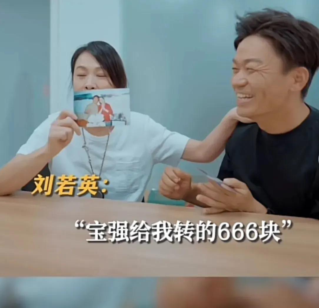 Wang Baoqiang and Liu Ruoying embrace each other intimately, a photo ...