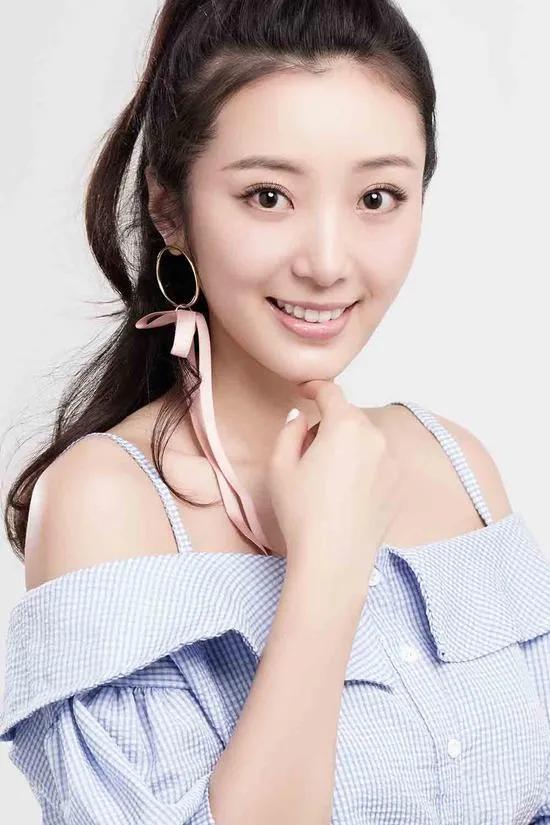 Beautiful pictures of Liu Yujin - iNEWS