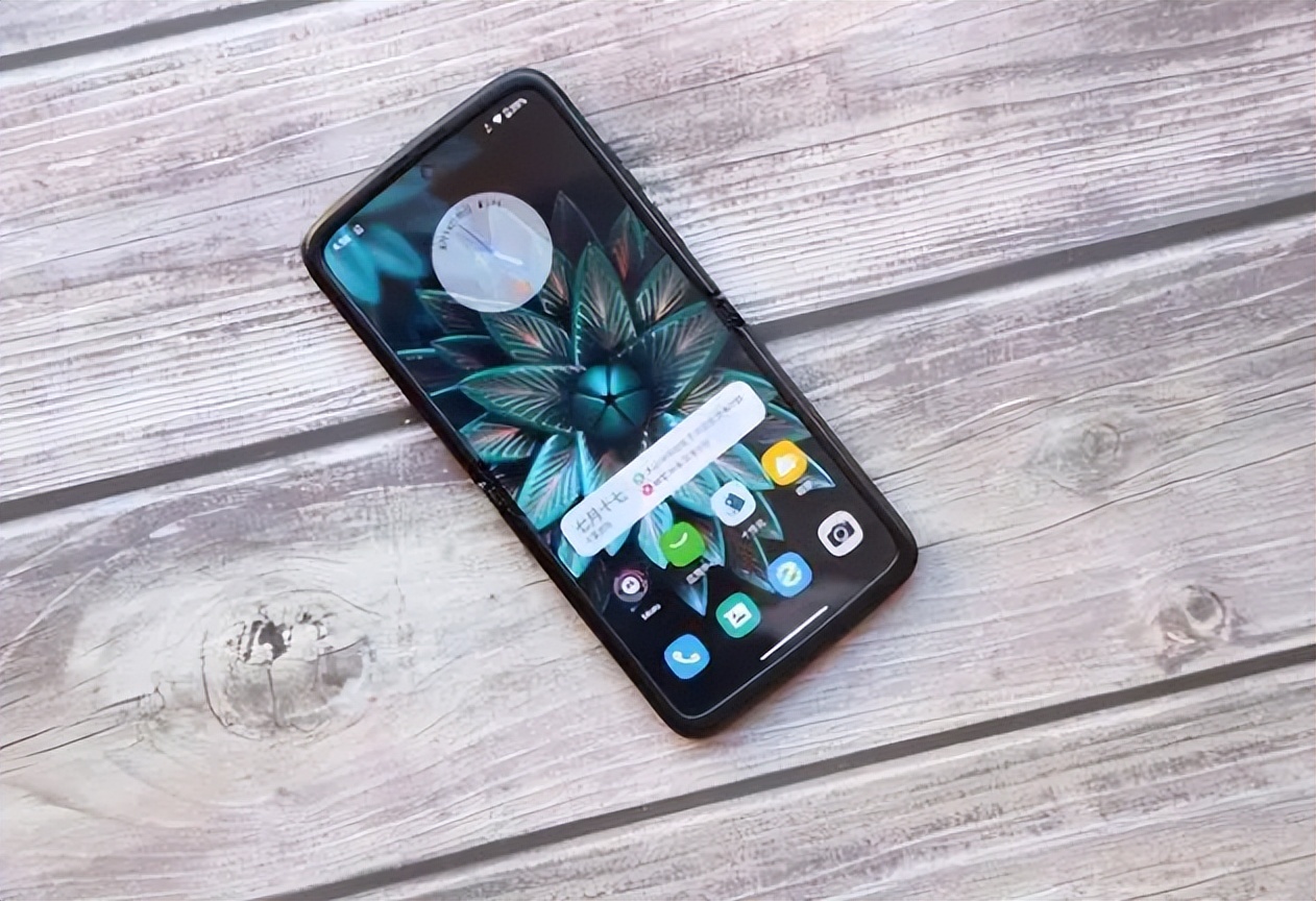 Snapdragon 8 + chip + 256GB, the "cheapest" folding screen phone