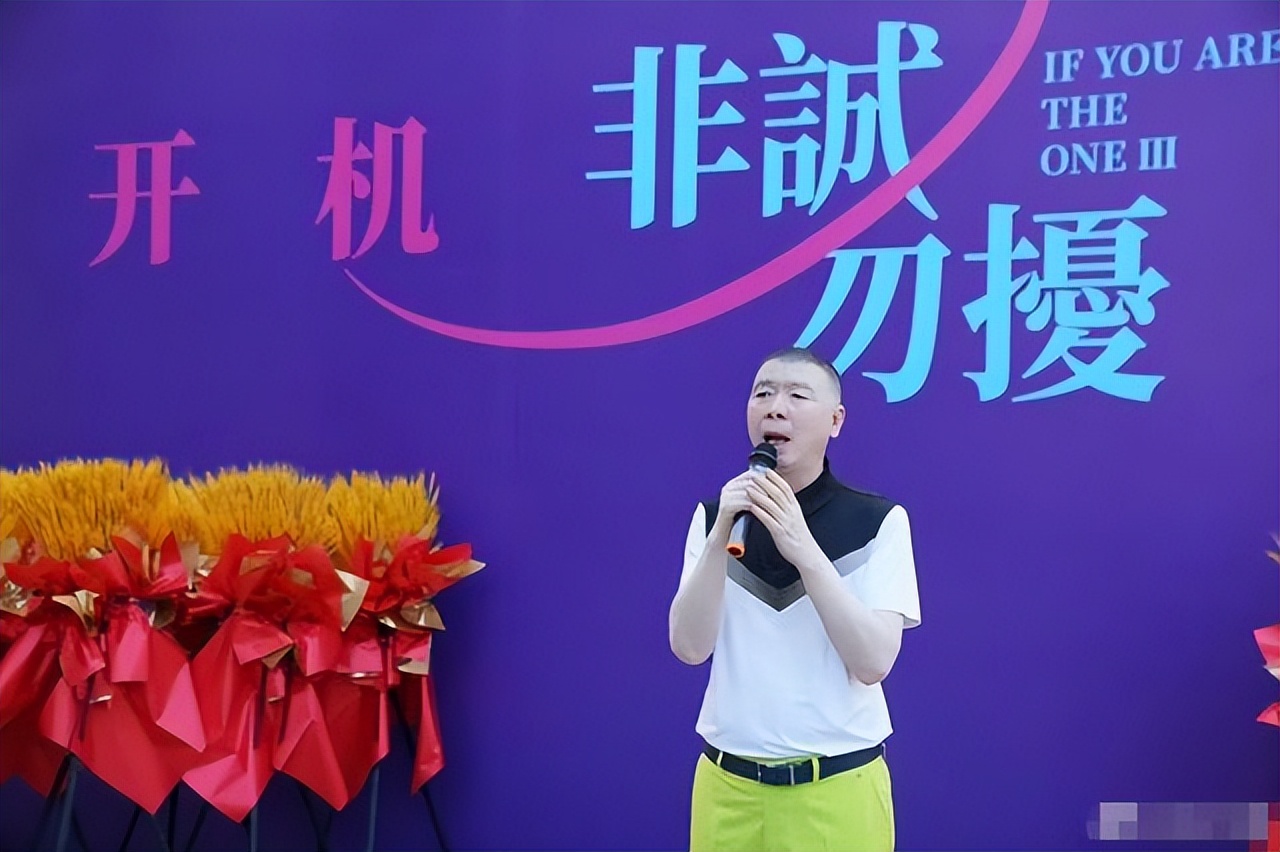 Feng Xiaogang said that he was cured of vitiligo without taking medicine, a