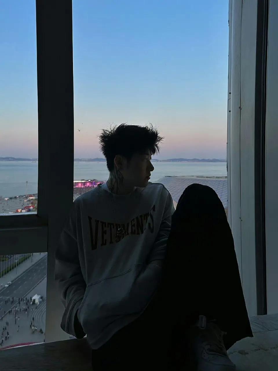 Capper因演出頻繁、用嗓過度，聲帶出現嚴重問題 - 資訊咖