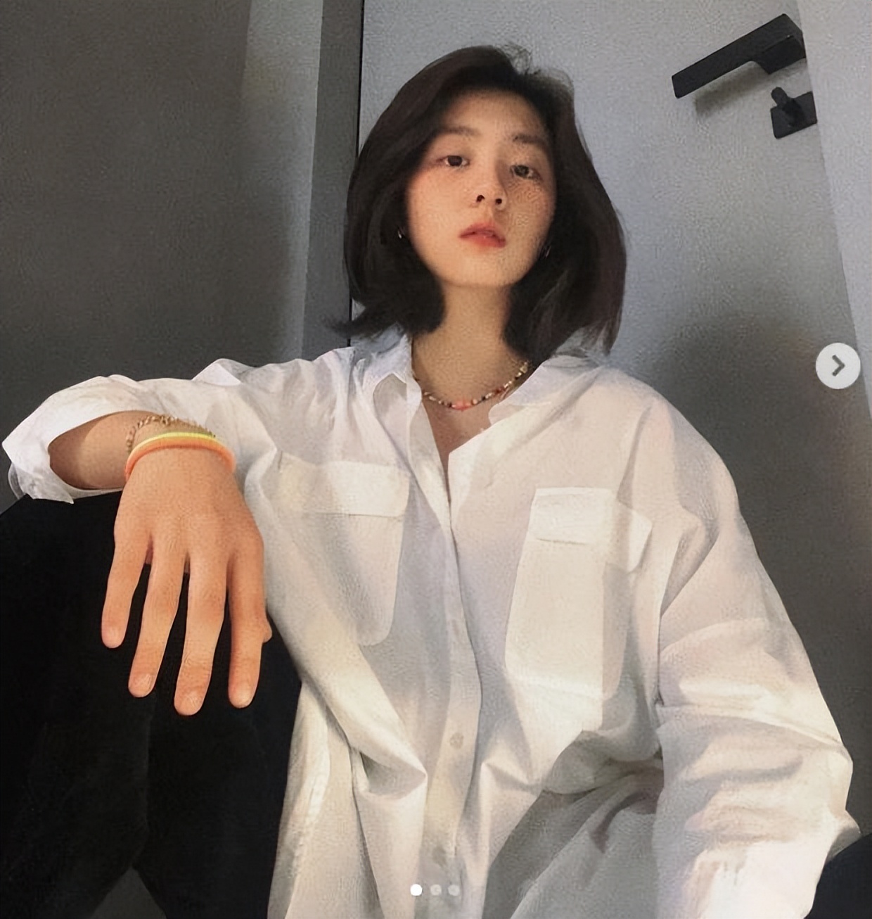 Huang Duoduo and Li Yan shared selfies on the same day. They are both ...