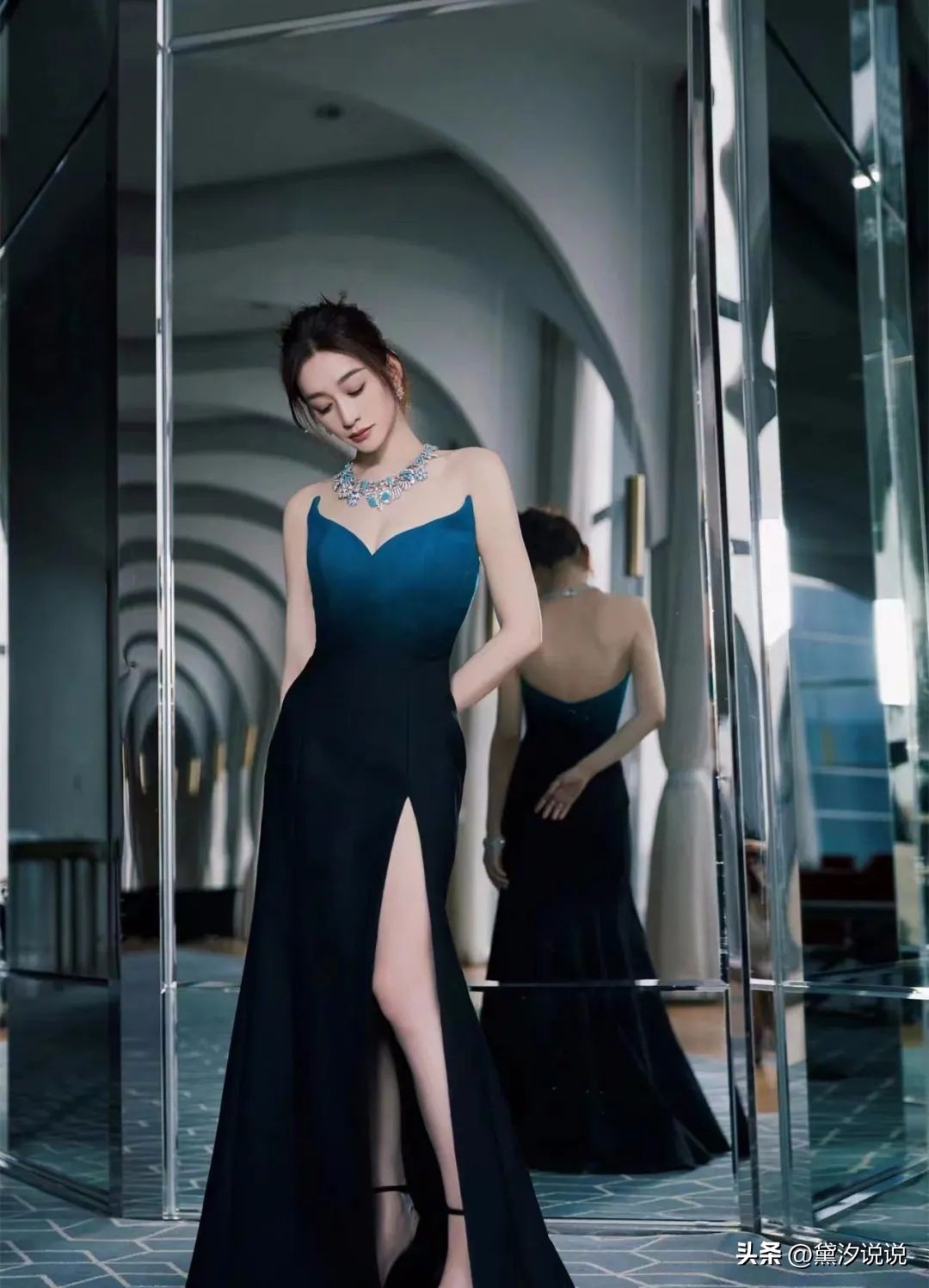 44-year-old Liu Tao and 47-year-old Li Xiaoran are on the same stage ...