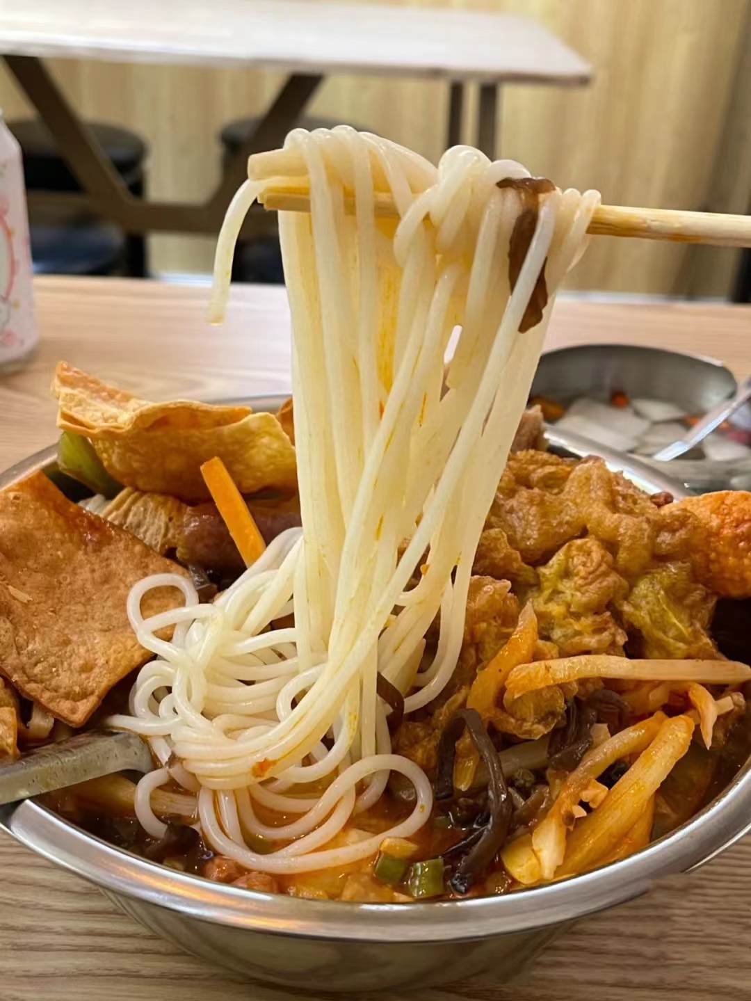 Why is the sour bamboo shoots in snail noodles so smelly?How does a good bamboo shoot