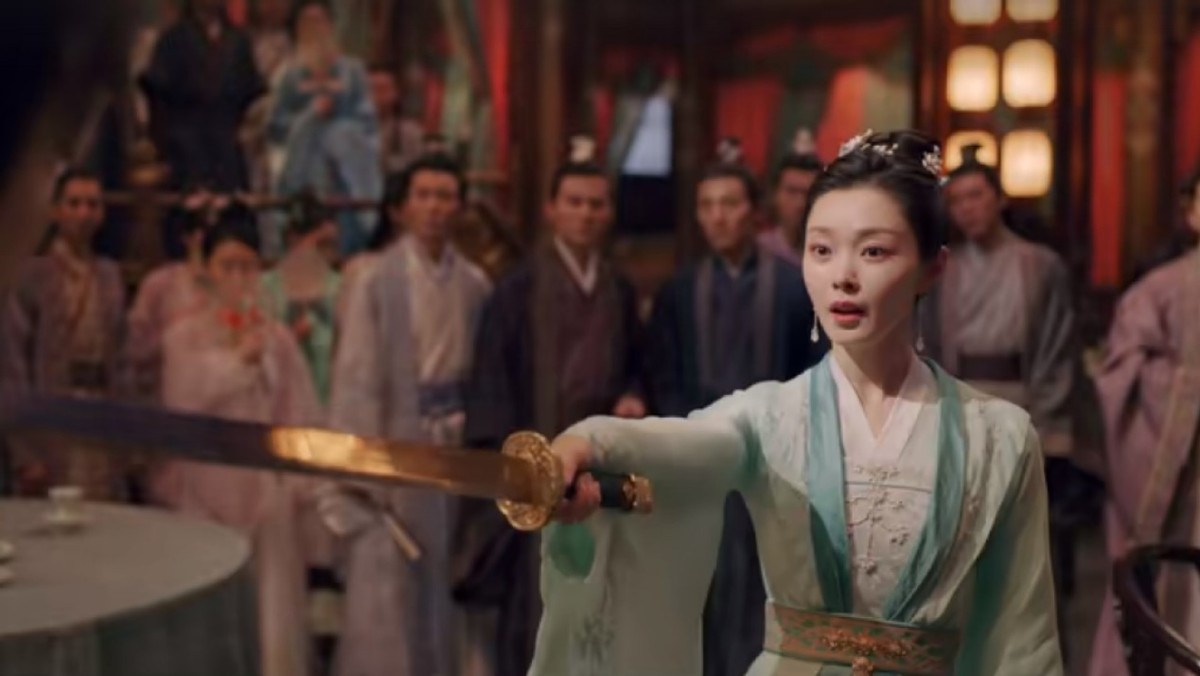 Does the heroine's image of a strong woman in "Long Wind Crossing