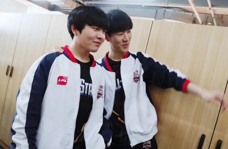 Theshy is grateful, donating more money to children in the
