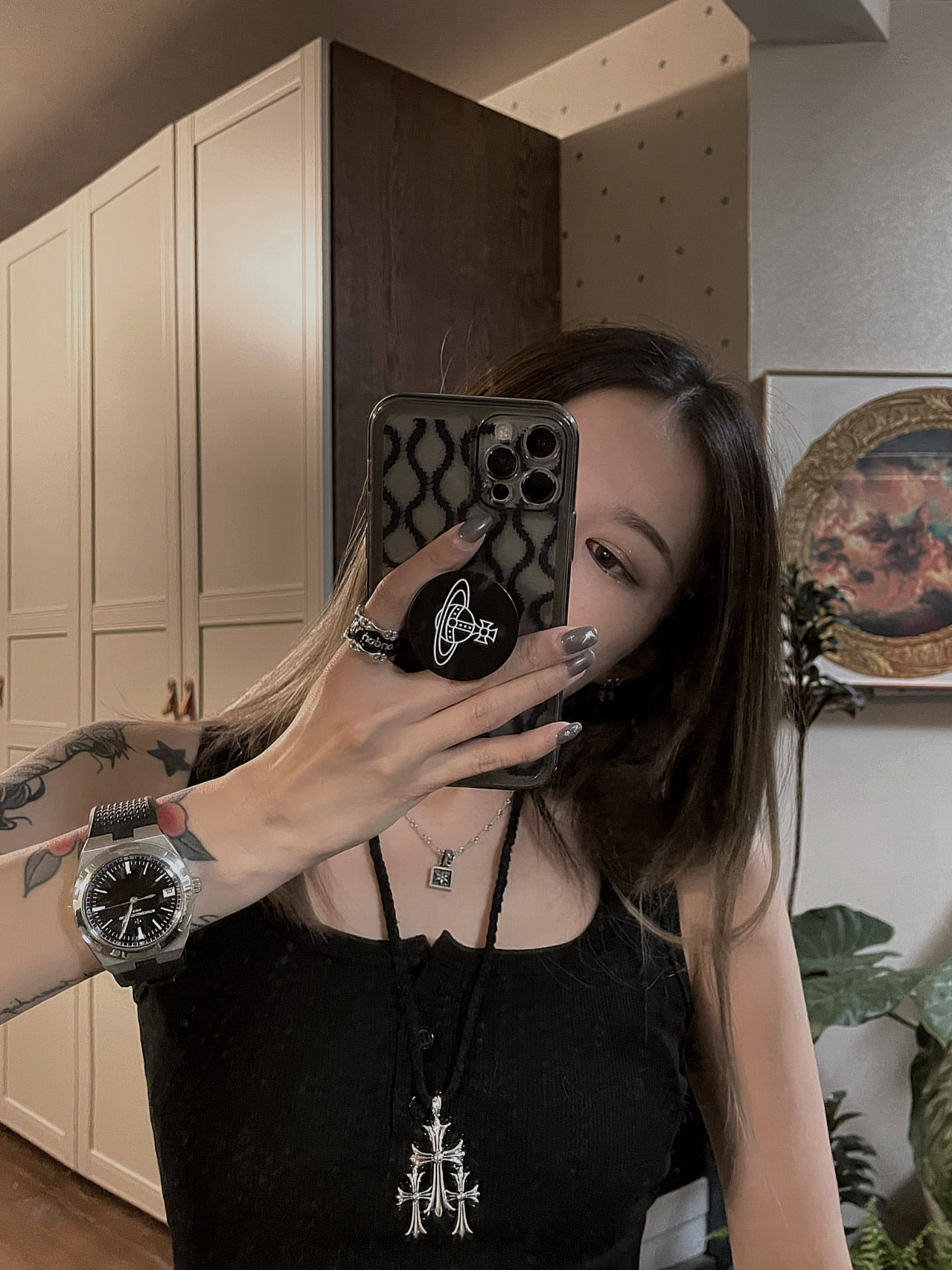 Vacheron Constantin travels all over the world with black discs, girls