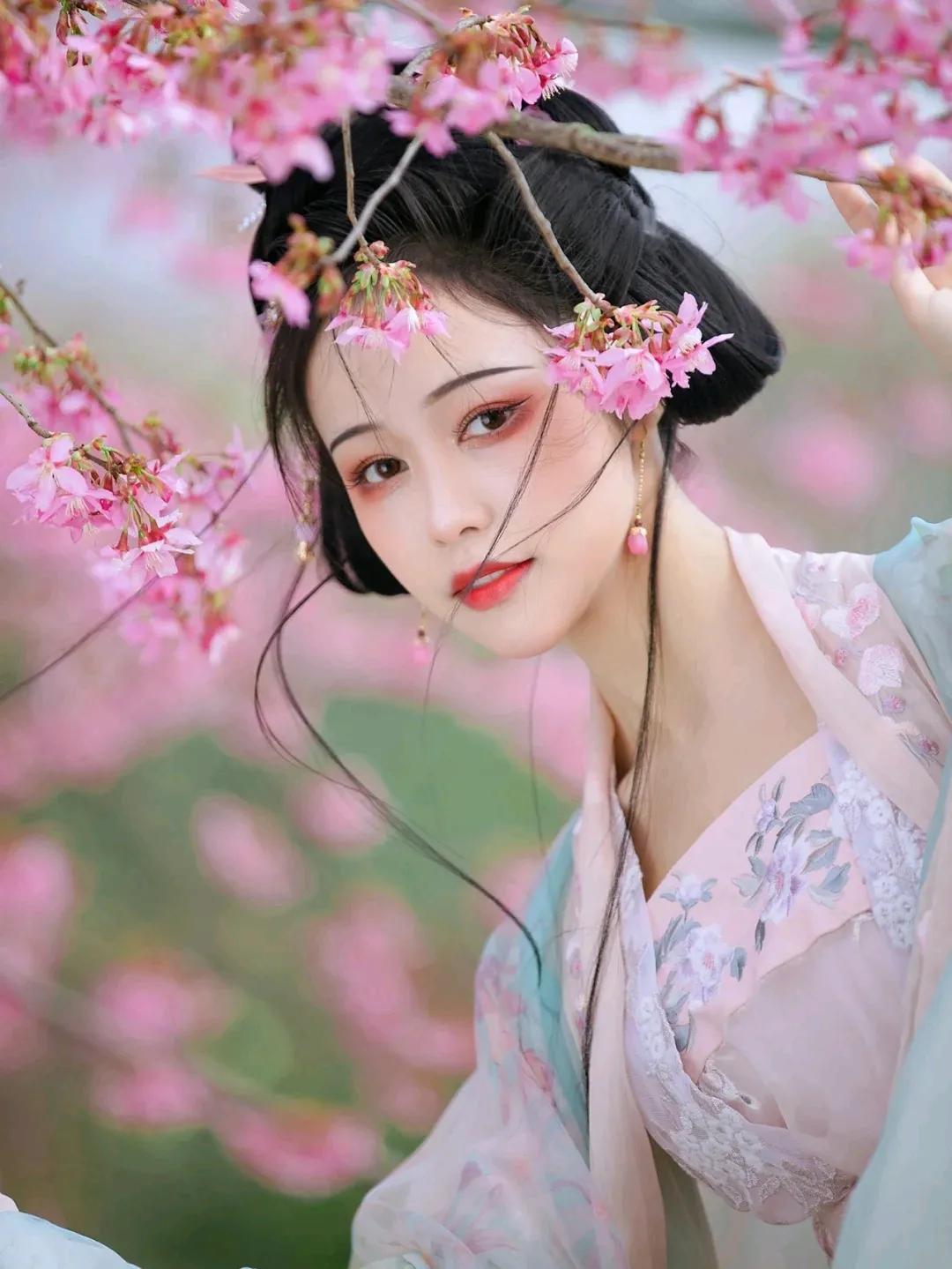 被酒莫驚春睡重，賭書消得潑茶香 資訊咖 