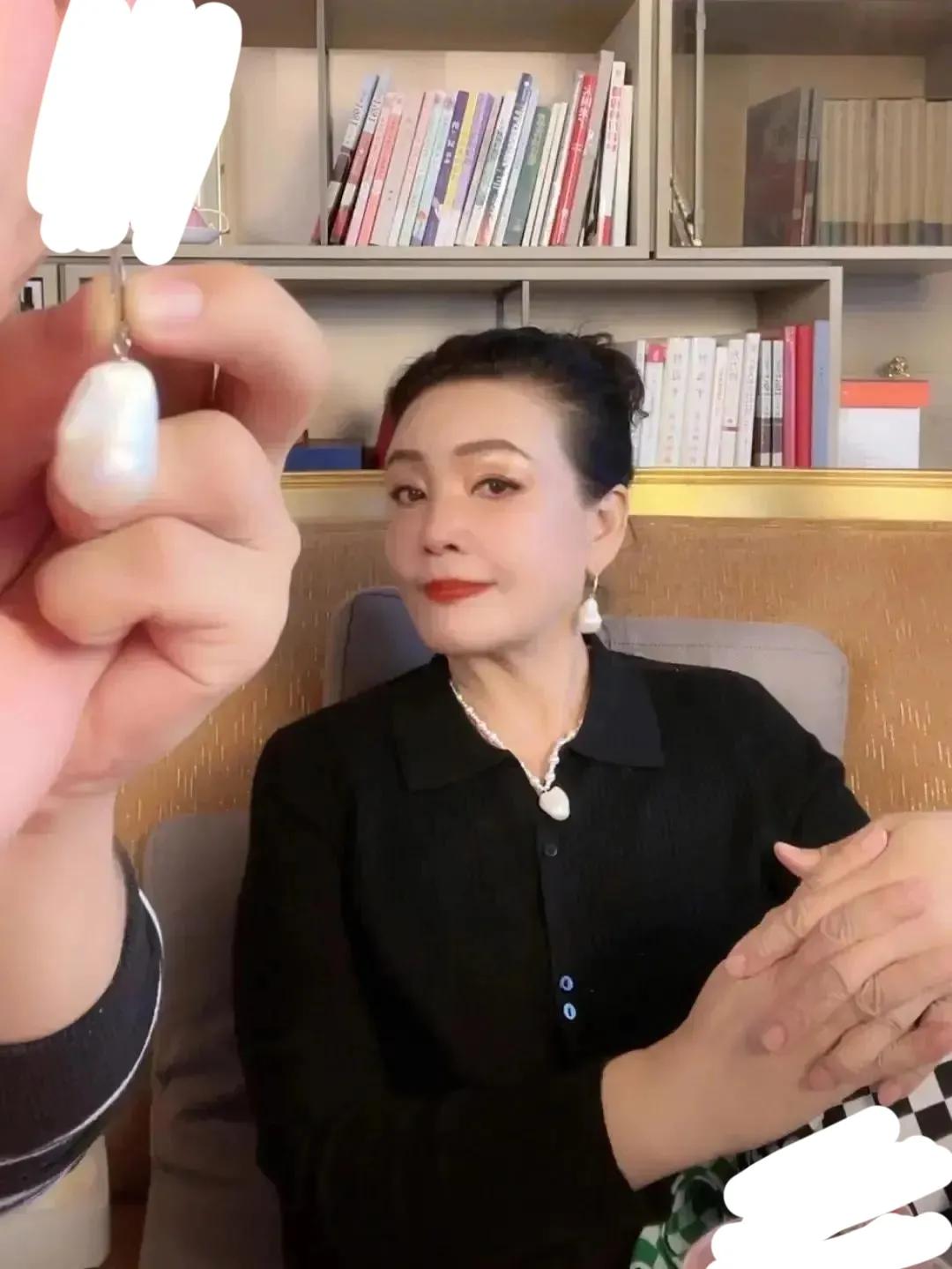 Zhang Lan was exposed to 980 million foreign debts, and overseas family