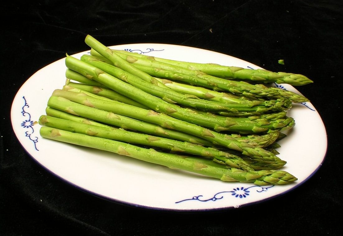 Can leeks be eaten with high uric acid? Doctor's advice these two vegetables, advise you to