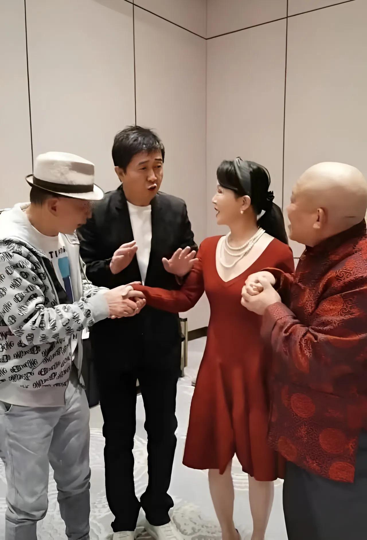 The play bone Du Xudong caused controversy again, but he held Ren Jing ...
