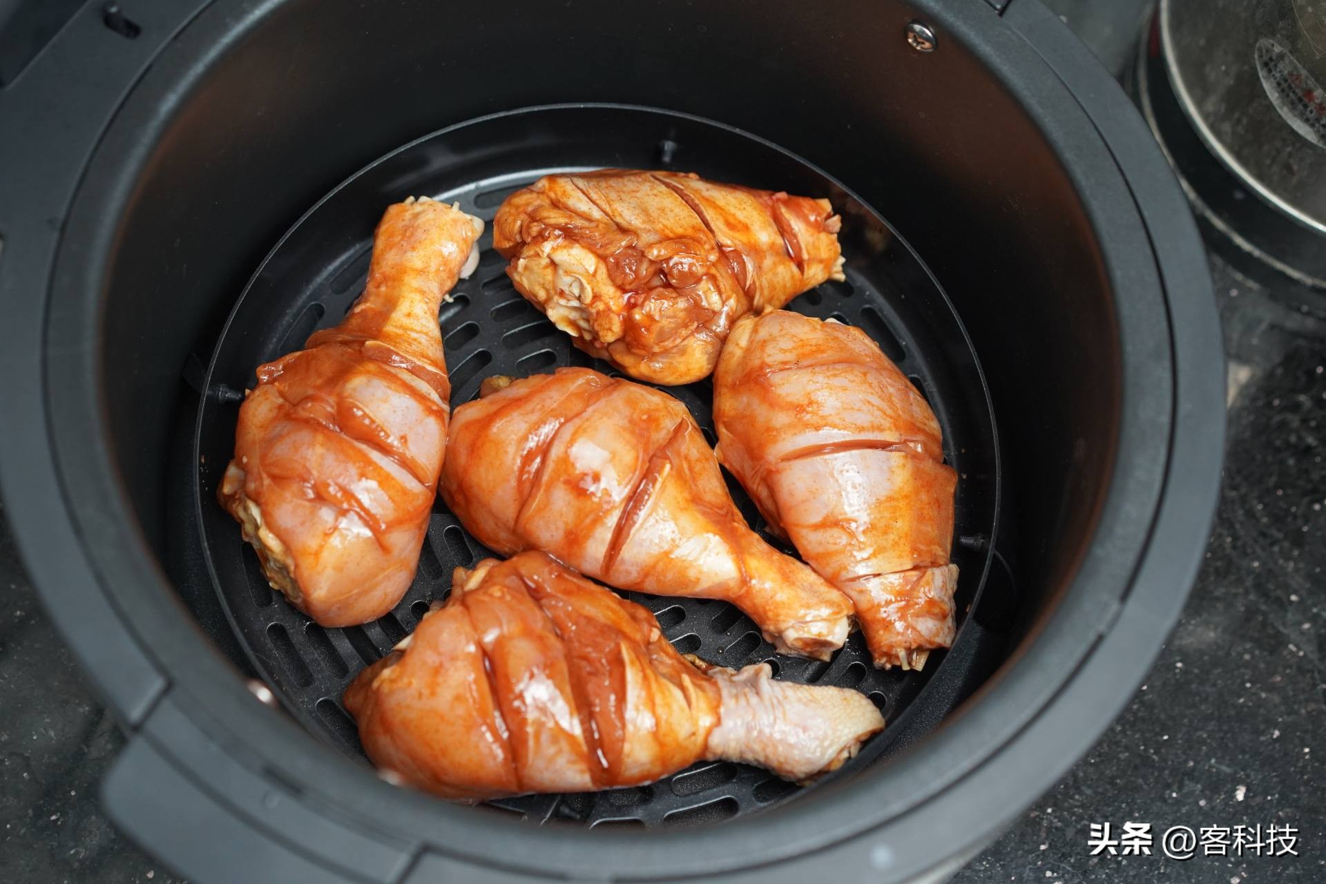 Wife's favorite!Joyoung air fryer without flipping is really easy to