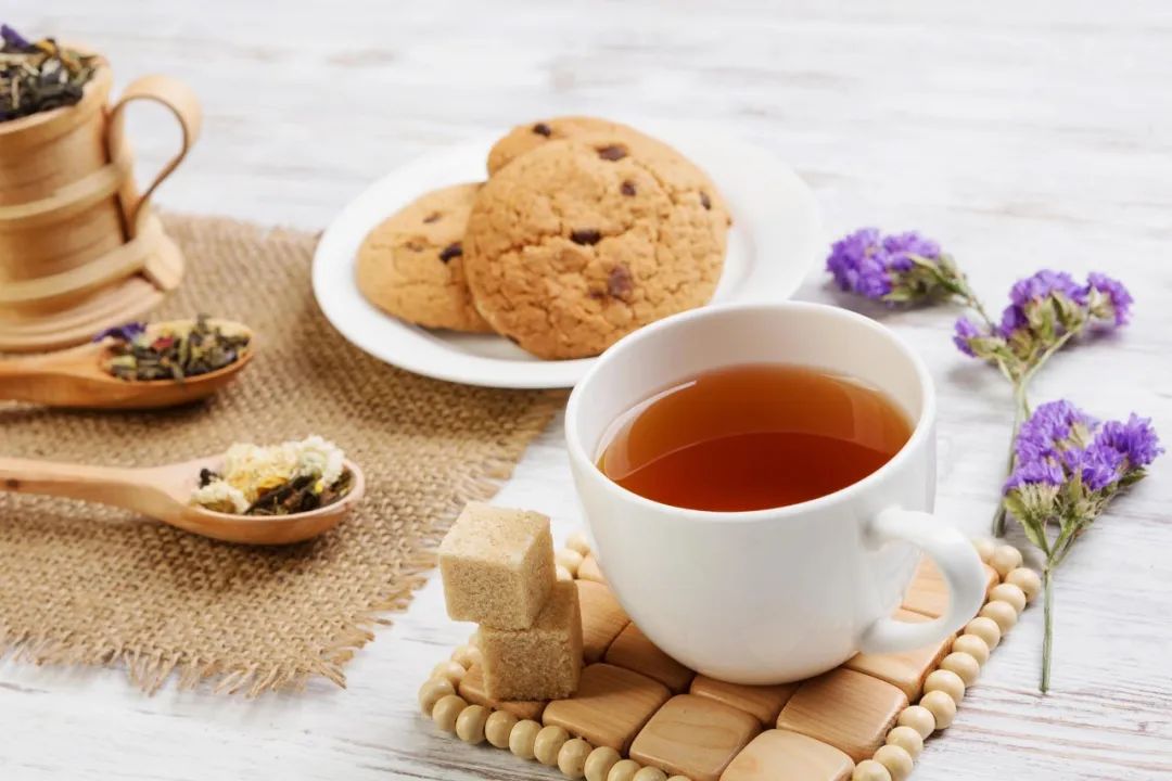 Misuse of tableware that is used every day is equivalent to chronic ...