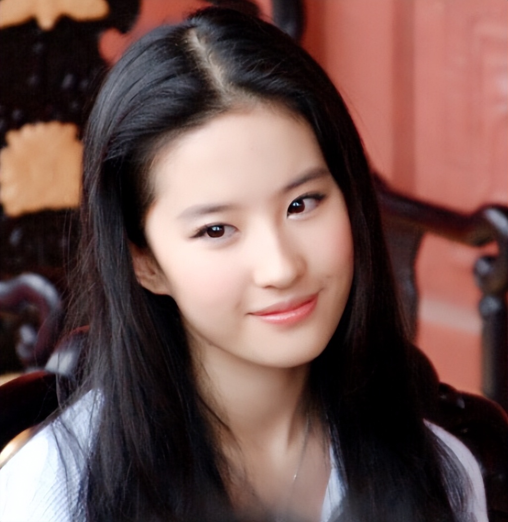 35-year-old Liu Yifei took a recent photo of the New Year, her face was ...