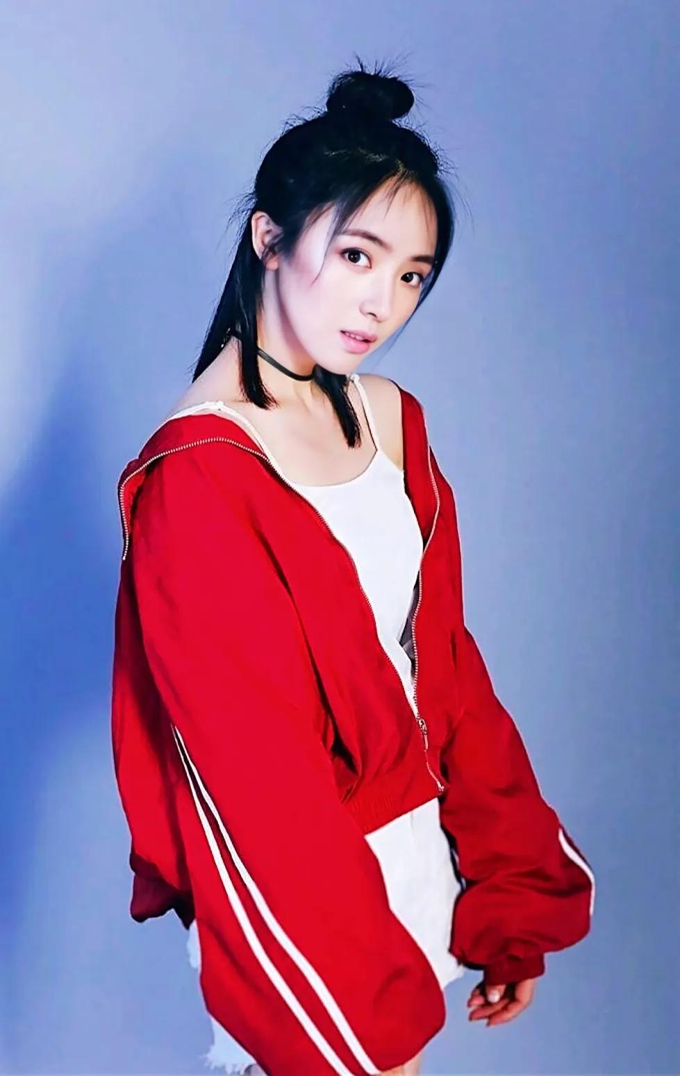 Appreciation of beautiful photos of "Fire Phoenix" Liu Xiaojie - iNEWS