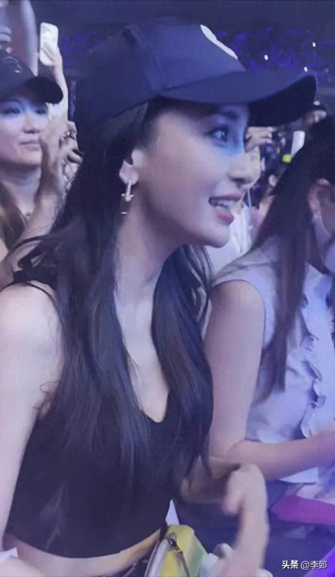 Yang Ying carried 450,000 bags to listen to Lin Junjie's concert