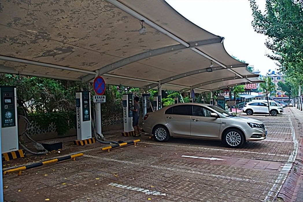 Why did the electric car explode all of a sudden? iMedia