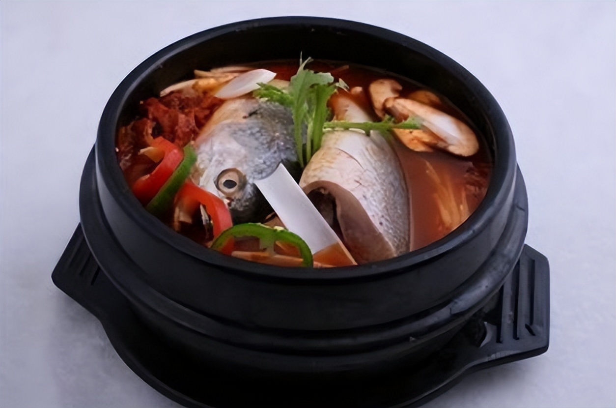 Stewed fish soup 3 steps, the secret is to "marinate" for 10 minutes