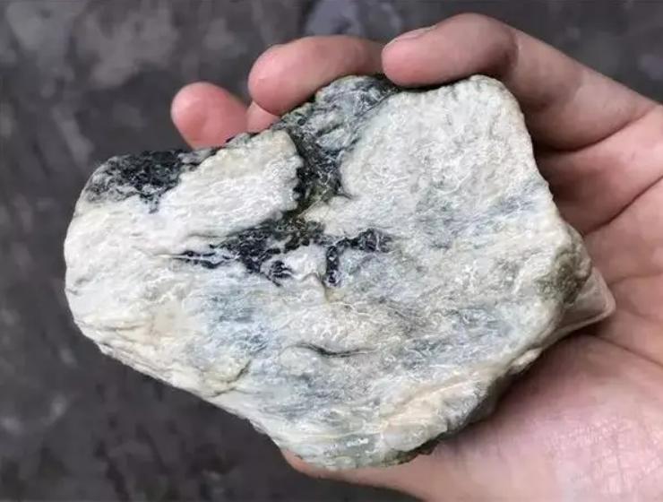 Cladding Skin How is the cladding skin of the rough jadeite produced? - iNEWS