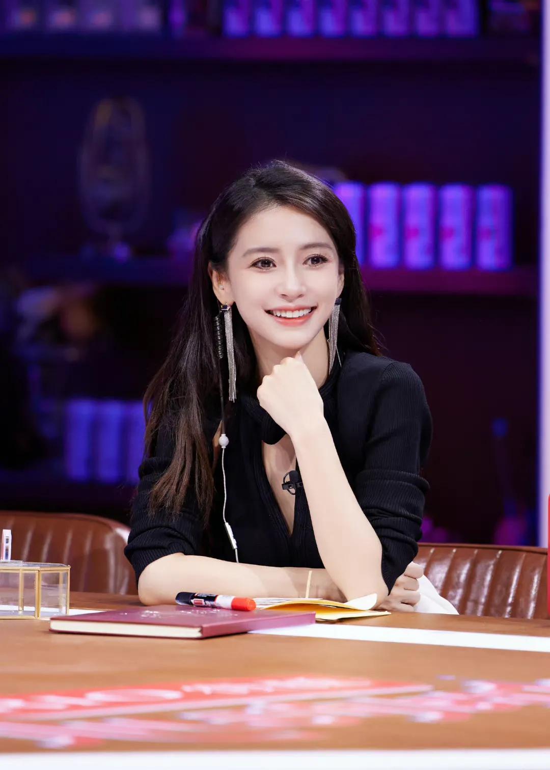 Angelababy wallpaper shares the fifth bullet long hair and red