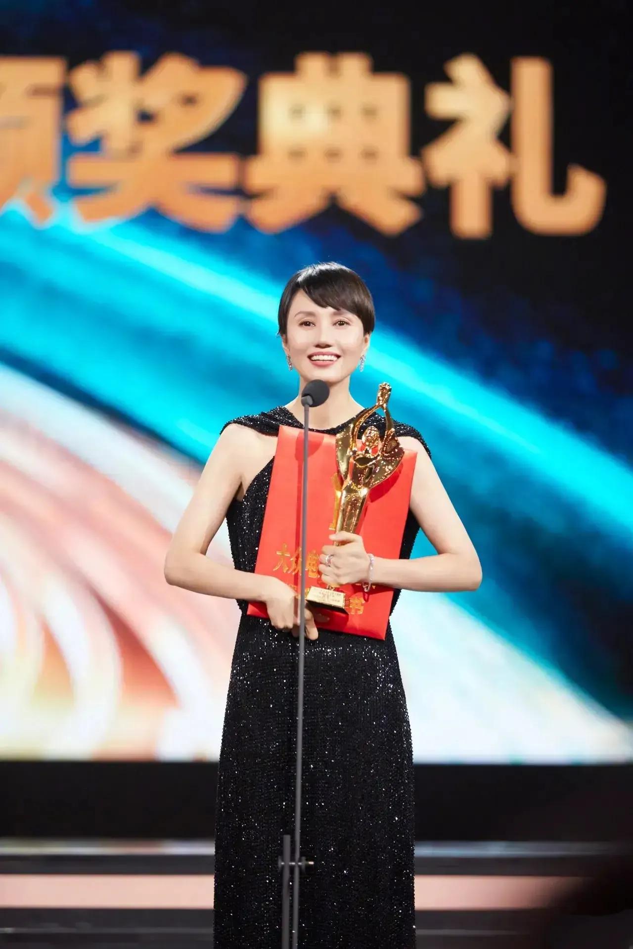 How powerful is Yuan Quan, who has won the Hundred Flowers Award three ...
