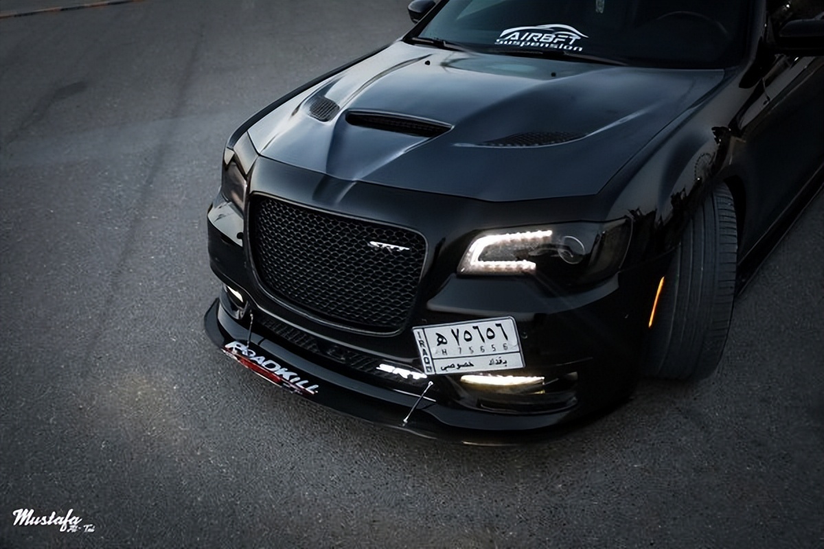 'Selfmade' Chrysler 300c modified with AIRBFT pneumatic shock absorber