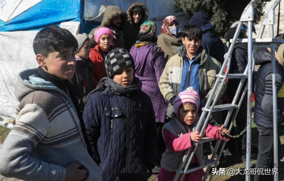 There is little hope of finding survivors in Turkey, and the smell of